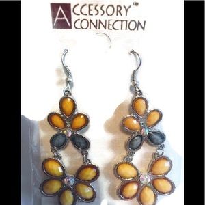 Accessory Connection Earrings 💛